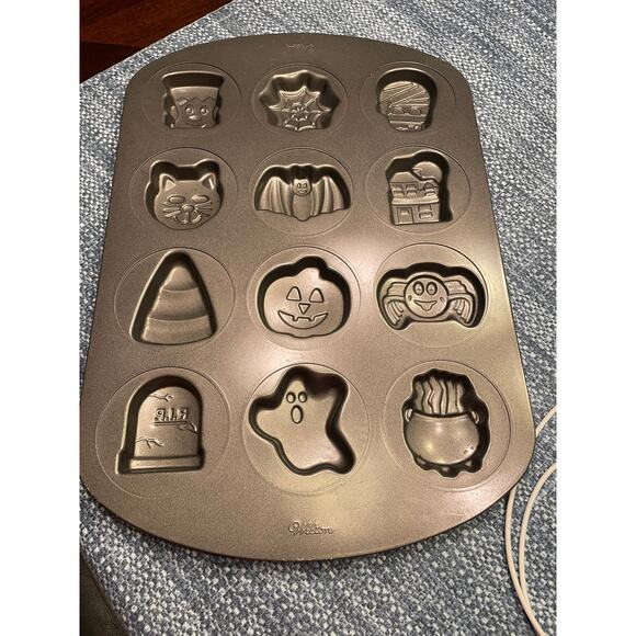 Halloween Wilton Cookie Pan Monster Cats Pumpkin bat baking cake mold - Picture 1 of 1